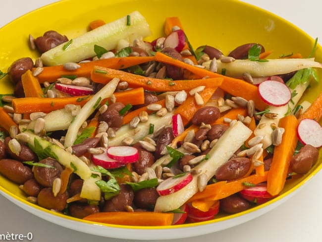 Salade de haricots borlotti au concombre, carottes et radis