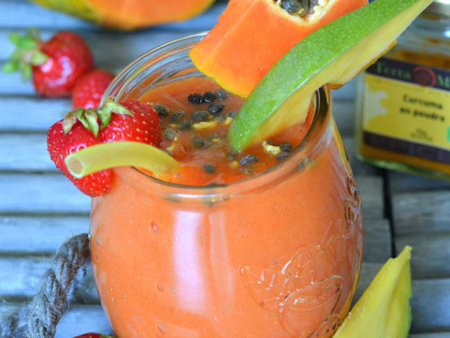 Smoothie papaye, fraise, mangue et curcuma