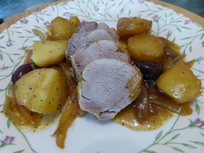 Filet mignon aux oignons et olives noires à la méditerranéenne 