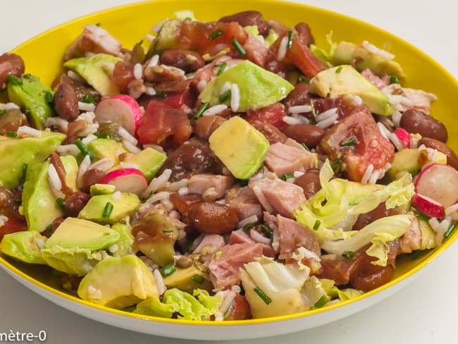 Salade de haricots borlotti, jambon, tomates et avocats