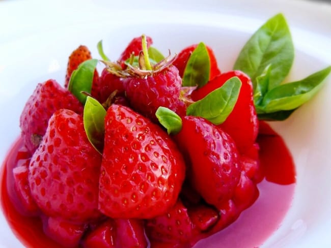 Tartare de fraises framboises et son red coulis