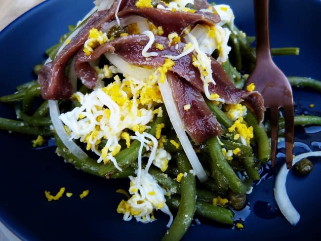 Salade de haricots verts aux anchois et sa vinaigrette aux oeufs