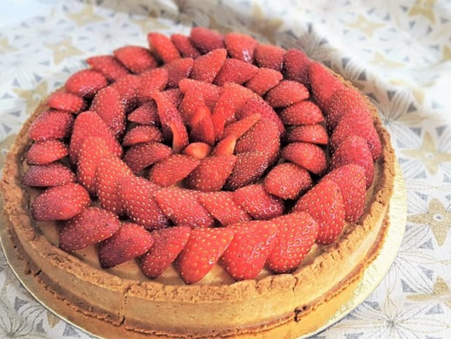 Tarte aux fraises et à la crème d’amande peu sucrée