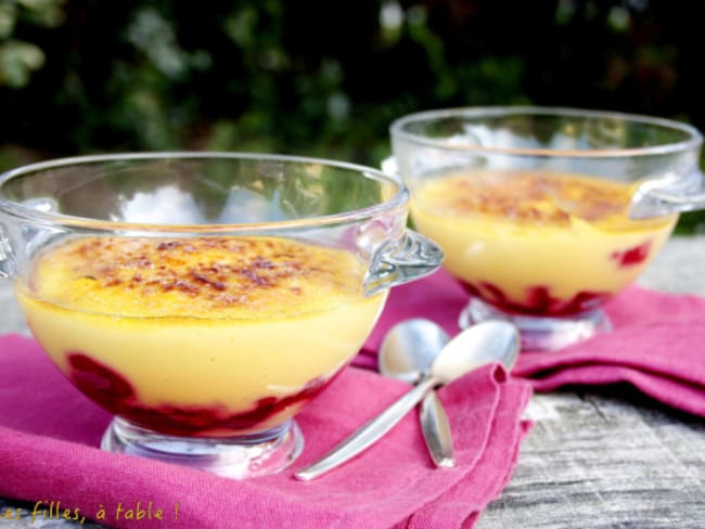 Petites crèmes aux framboises façon crème brûlée