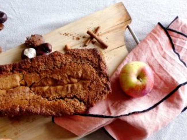 Gâteau au yaourt à la farine de châtaigne et aux pommes