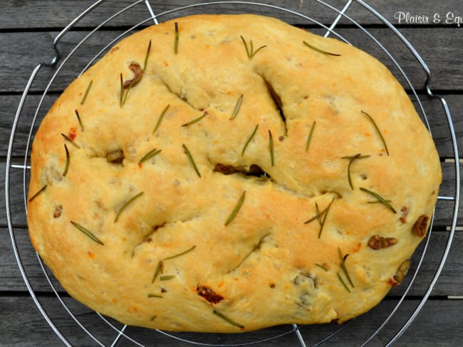 Fougasse olives tomates séchées et romarin