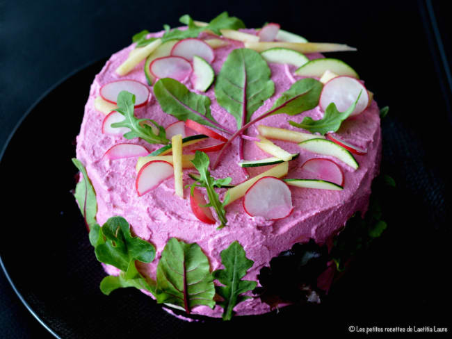 Sandwich cake revisité à la betterave, légumes et maquereau fumé