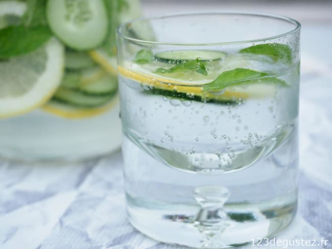 Eau détox, citron concombre et menthe