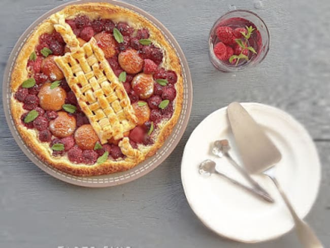 Tarte Fine abricots framboises sur lit d'amandes