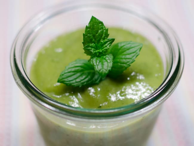 Gaspacho aux courgettes, curcuma, cumin et menthe fraîche