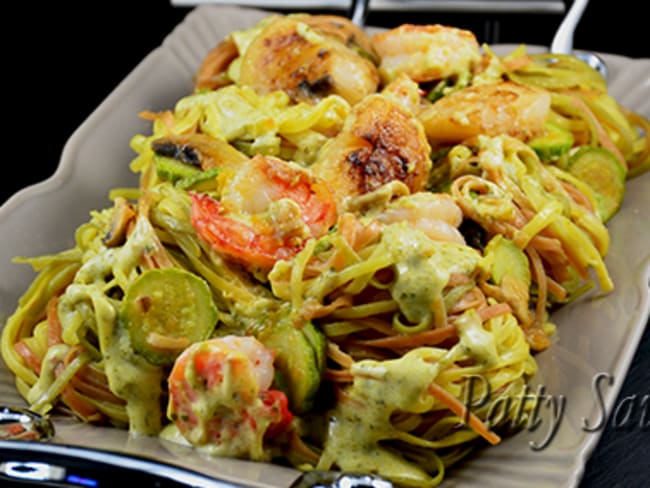 Tagliolini tricolores aux saint-jacques et crevettes, sauce pesto : un mariage de saveurs réussi