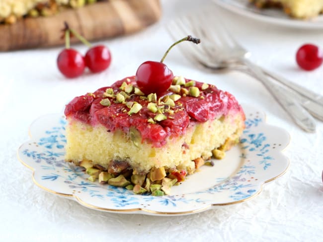 Gâteau renversé cerises et pistaches