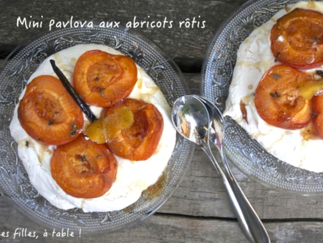 Mini Pavlova aux abricots rôtis au miel et thym citron