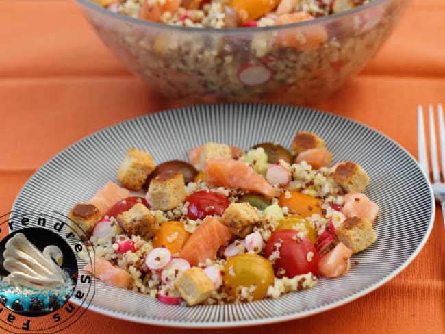 Salade complète Quinoa, crudités, saumon, croûtons chèvre Tipiak