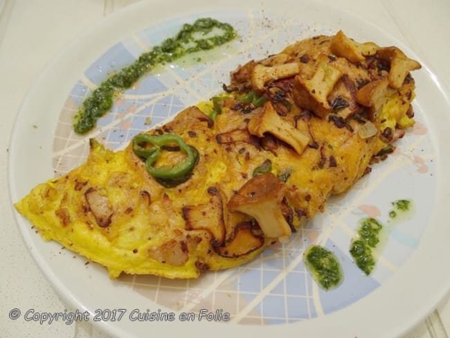 Omelette facile à l'oeuf d'oie, ventrèche, chanterelles, piment doux basque