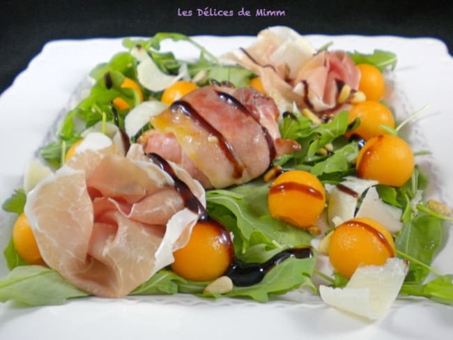 Salade de chèvre chaud au lard, melon et jambon de Parme