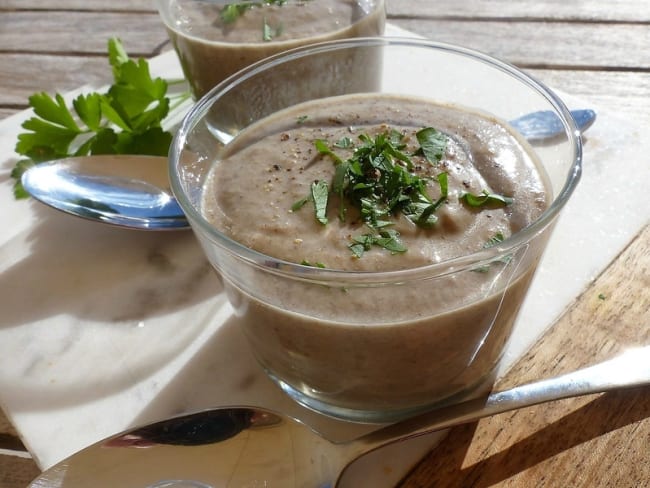 Soupe froide aux champignons et au yaourt grec