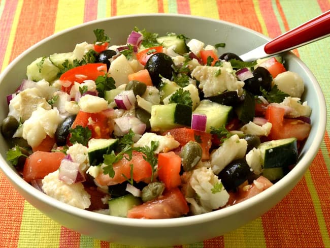 Salade de morue olives tomates et concombre