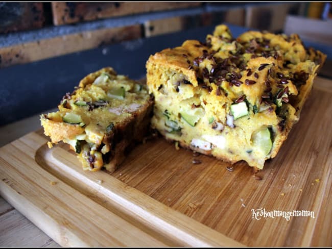 Cake au tofu soyeux, tofu à l'ail des ours, curcuma et courgettes