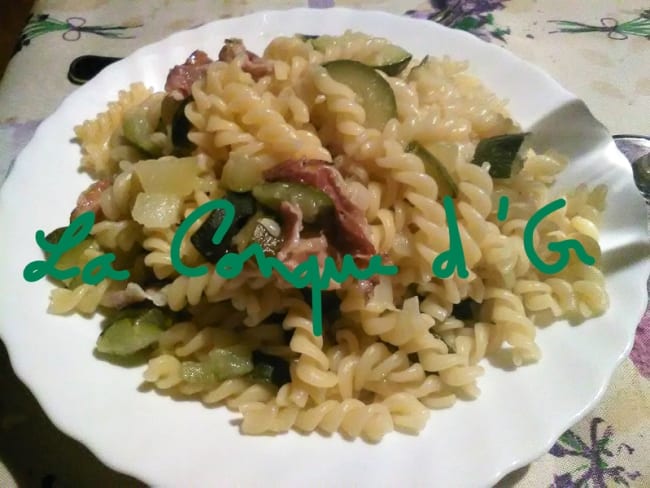 Pâtes fusilli aux courgettes et speck