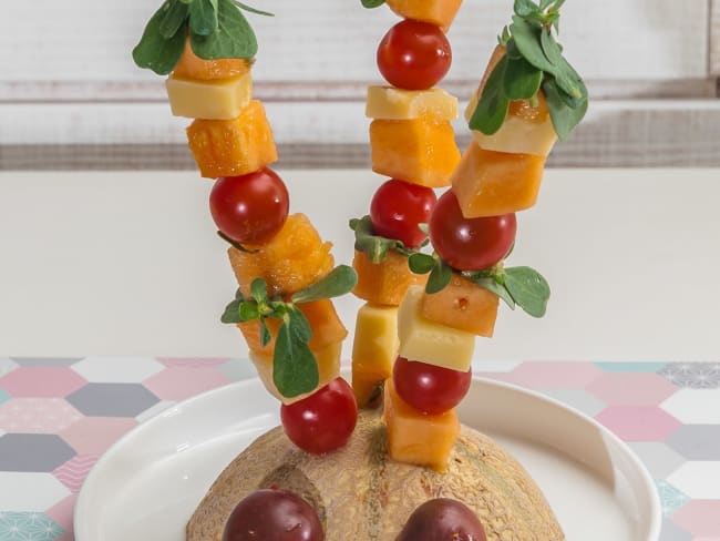 Brochettes de melon au comté et aux tomates