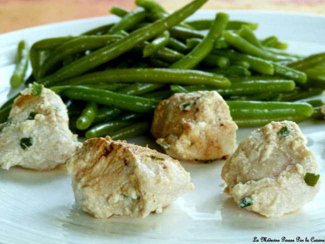 Poulet mariné au yaourt en brochettes ou à la plancha