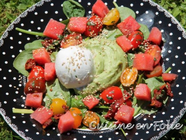 Salade épinards, burrata, pastèque, et mousse d’avocat