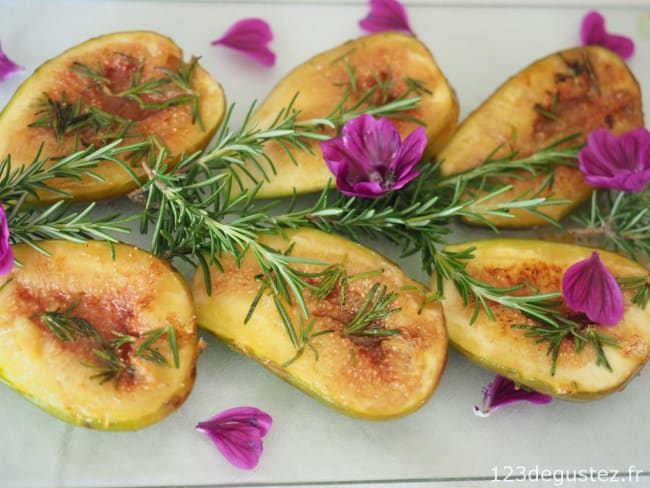 Figues blanches à la plancha au miel et romarin