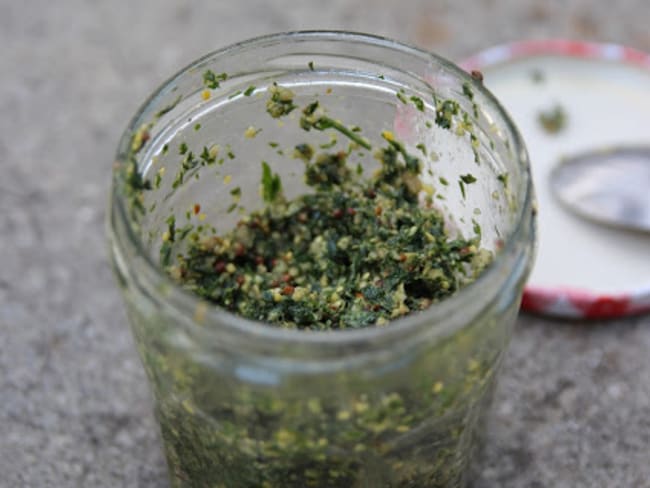 Pesto de fanes de carottes