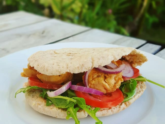 Pain pita poulet houmous