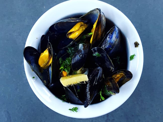 Moules de bouchot au bouillon thaï et coriandre fraîche