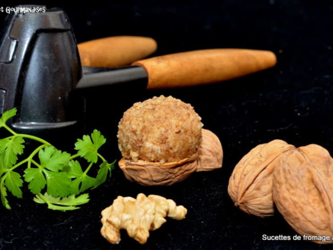 Sucettes apéritives de fromage frais aux noix du Périgord