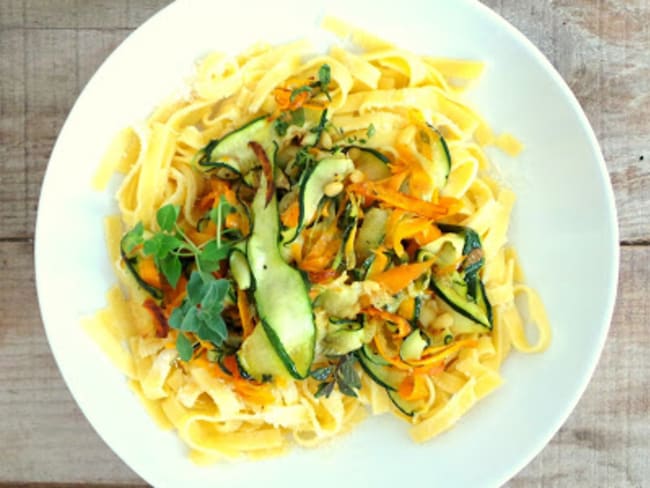 Tagliatelles aux courgettes, carottes, basilic, origan