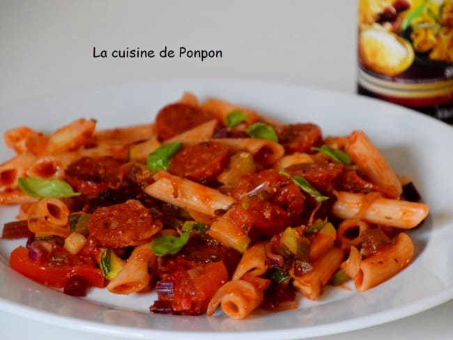 Penne, chorizo, courgette et fanes de betteraves rouges