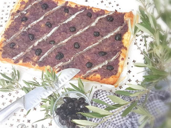 Pissaladière aux oignons rouges et romarin