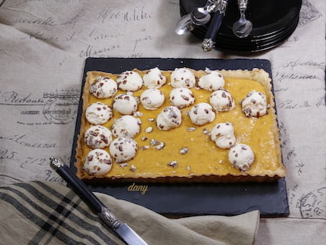 Tarte à l'abricot curd et meringues au caramel salé