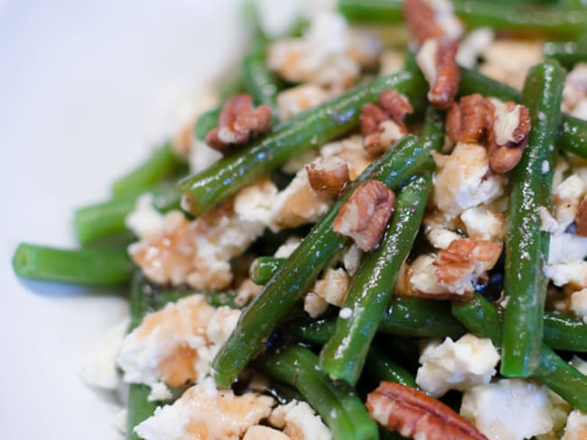 Salade de haricots verts, à la feta et aux noix de pécan, vinaigrette au miel