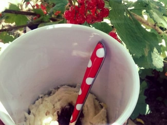 Mug cake petit-déjeuner à la semoule et coeur coulant au chocolat