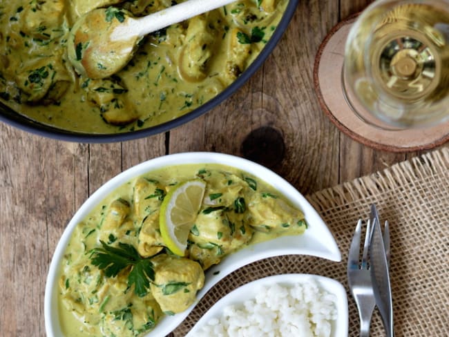 Poulet au lait de coco, curry et citron vert