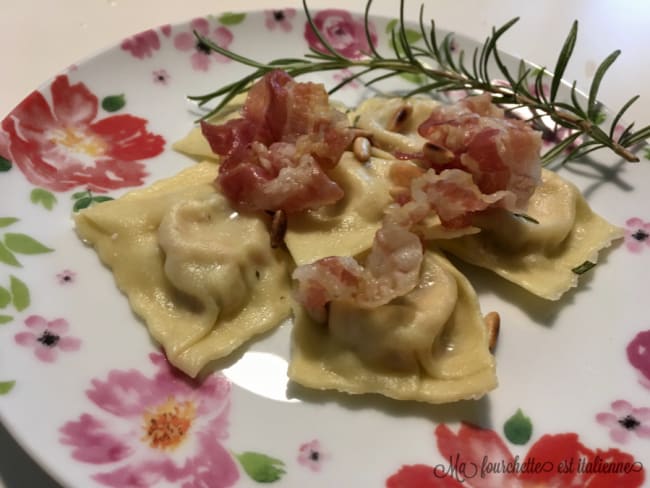 ﻿Raviolis pancetta, pignons de pin et romarin – Ma fourchette est italienne