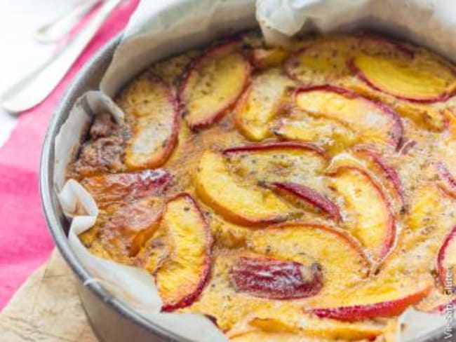 Tendre clafoutis aux brugnons et aux amandes