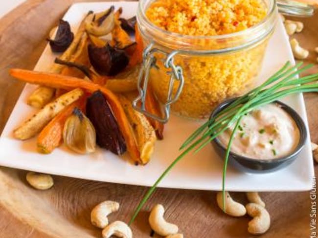 Salade de légumes rôtis, sauce cajou et couscous du soleil 