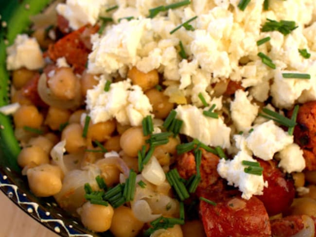 Salade méditerranéenne aux pois chiches et au chorizo