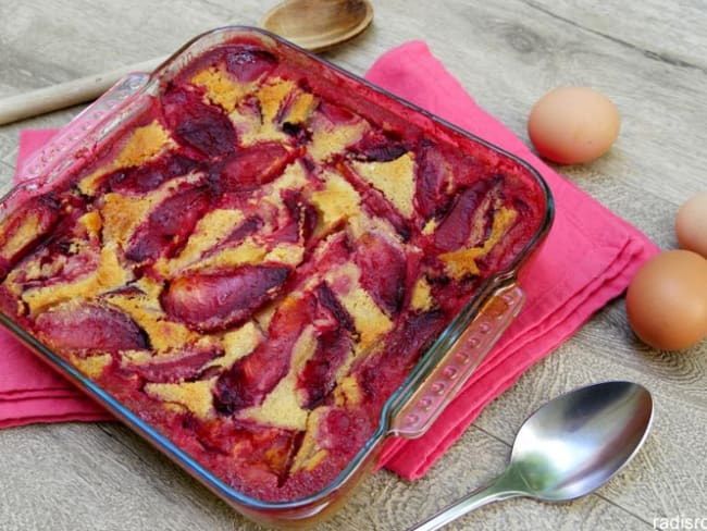 Clafoutis aux prunes rouges et aux amandes : un dessert de fin d'été