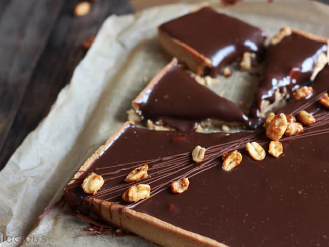 Tarte chocolat, caramel et cacahuètes