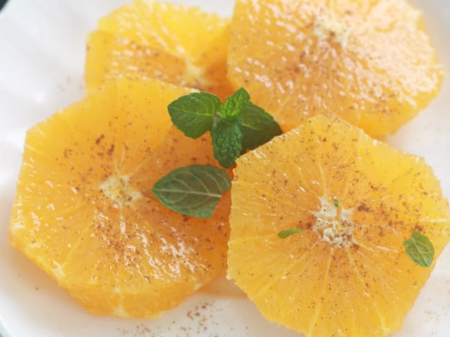 Salade d'oranges parfumée à l'eau de fleur d'oranger et cannelle comme au Maroc