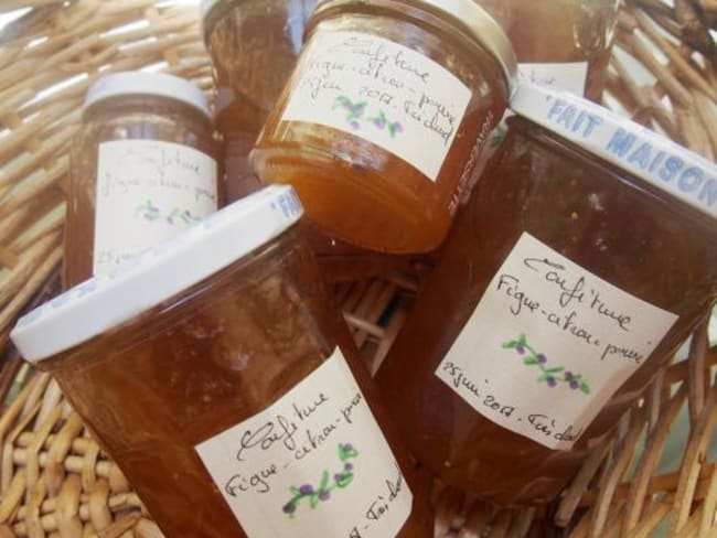 Confiture de figues légèrement citronnée et poivrée pour le petit déjeuner