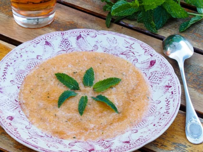 Soupe froide de melon à la menthe en verrines apéritives