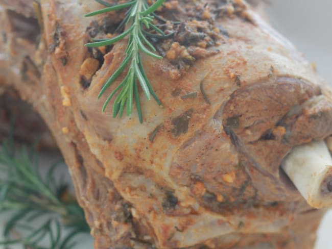 Epaule d'agneau à la vapeur parfumée au cumin