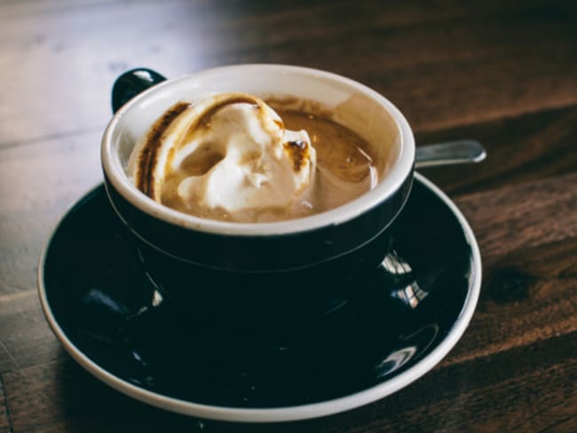 Affogato al caffé : un dessert glacé italien au café